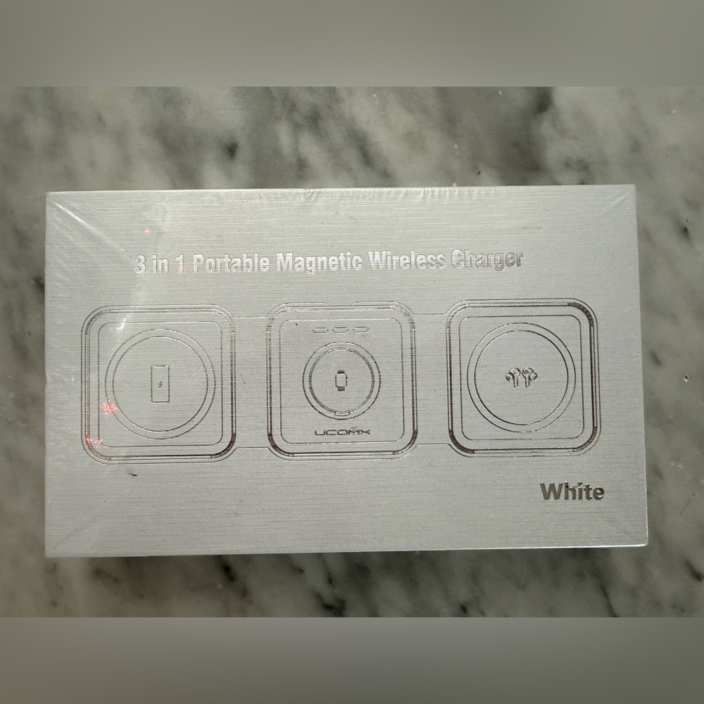 UCOMX W-312 3 In One Wireless Charger Station IPhone Apple Watch Airpods NEW